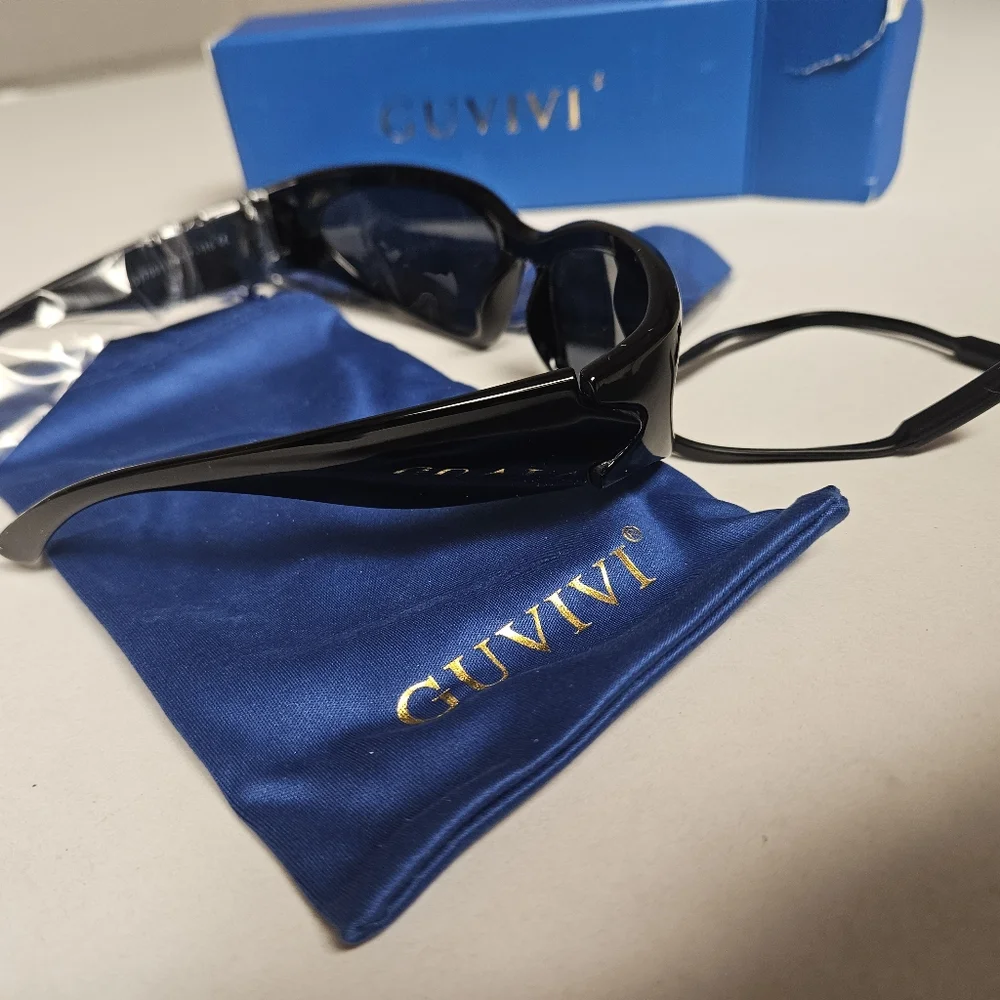GUVIVI Kids Black‎ Sunglasses with Accessories